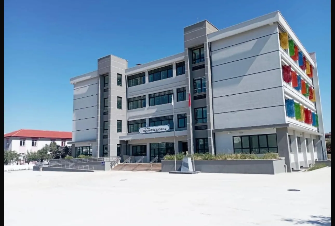 Manisa Sarıgöl Dört Eylül İlkokulu binası